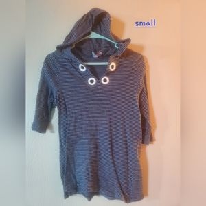 3/4 length striped navy blue shirt